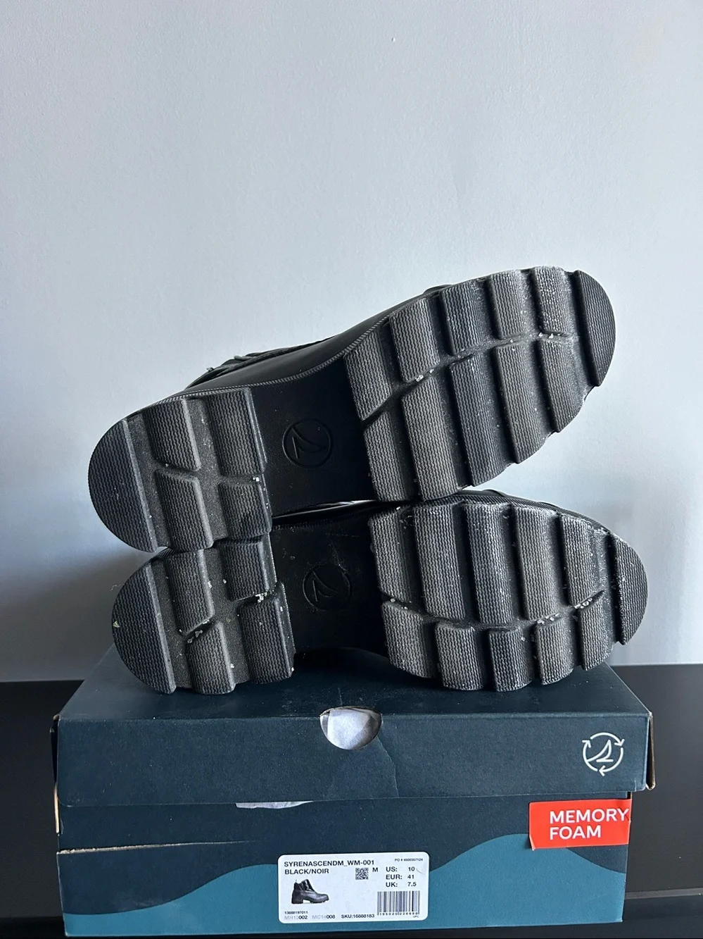 Sperry Syren Ascend Round Toe Boots Size: 10M Black Like New.